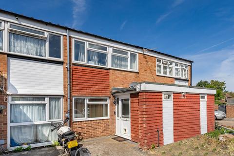 Falcon Way, Sunbury-on-Thames, Surrey, TW16