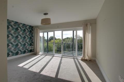 2 bedroom penthouse to rent, Pepys Court, Cambridge CB4