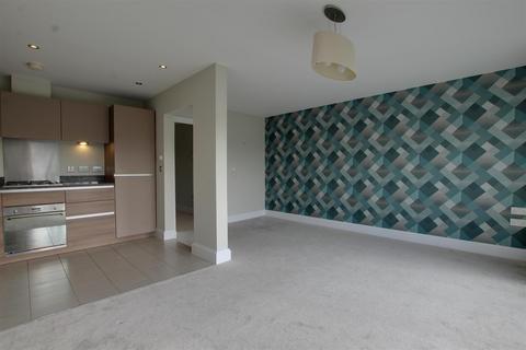 2 bedroom penthouse to rent, Pepys Court, Cambridge CB4