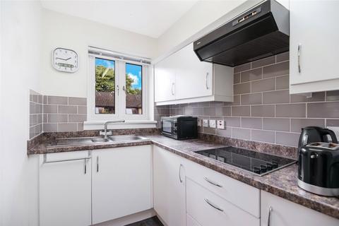 2 bedroom flat for sale, Crathes Court, Hazelden Gardens, Glasgow, East Renfrewshire, G44