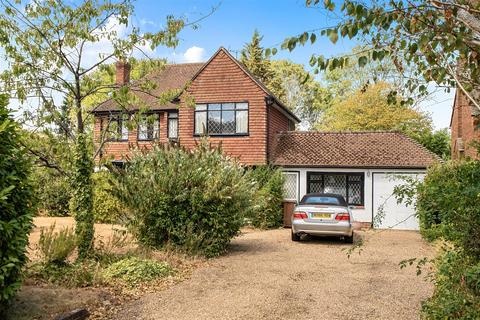 4 bedroom detached house for sale, Highfields, East Horsley