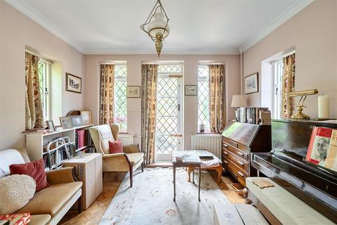 4 bedroom detached house for sale, Highfields, East Horsley