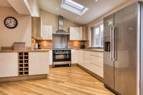 6 bedroom detached house for sale, Windsor Oval, Wakefield WF3