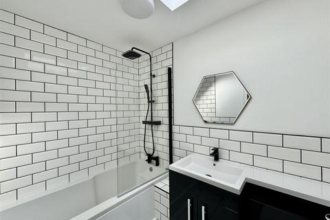 2 bedroom terraced house to rent, Westgate, Almondbury, Huddersfield, HD5 8XJ