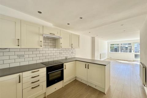 2 bedroom terraced house to rent, Westgate, Almondbury, Huddersfield, HD5 8XJ