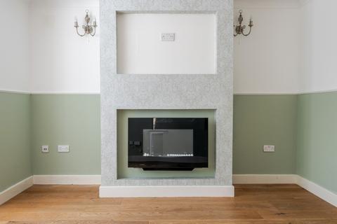 4 bedroom detached house to rent, Honeysuckle Close Calne SN11