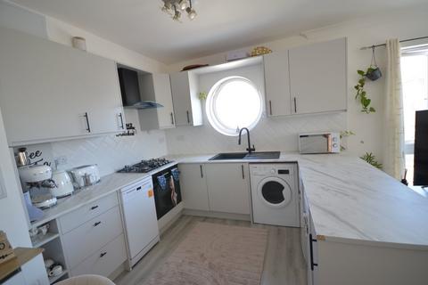 2 bedroom apartment to rent, Bridge Wharf, Chertsey, KT16 8JQ