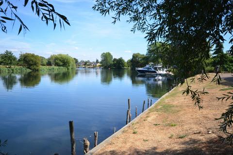2 bedroom apartment to rent, Bridge Wharf, Chertsey, KT16 8JQ