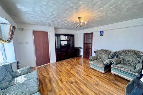 3 bedroom house to rent, Summerwood Lane, Nottingham, NG11