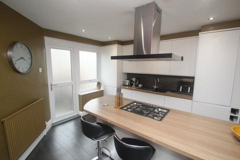 2 bedroom flat to rent, St. Marys Walk, Harrogate, North Yorkshire, HG2