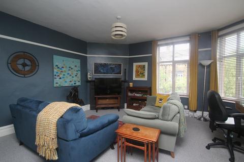 2 bedroom flat to rent, St. Marys Walk, Harrogate, North Yorkshire, HG2