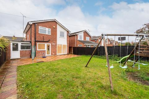 3 bedroom detached house to rent, Cookham Road, Maidenhead, SL6