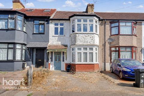 3 bedroom terraced house for sale, Brian Road, Romford