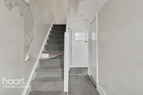 3 bedroom terraced house for sale, Brian Road, Romford