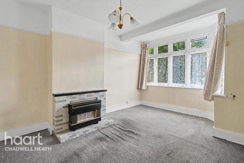 3 bedroom terraced house for sale, Brian Road, Romford