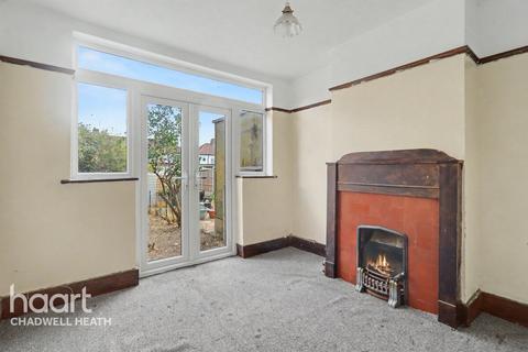 3 bedroom terraced house for sale, Brian Road, Romford