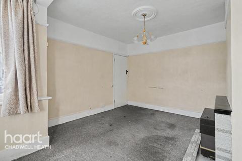 3 bedroom terraced house for sale, Brian Road, Romford