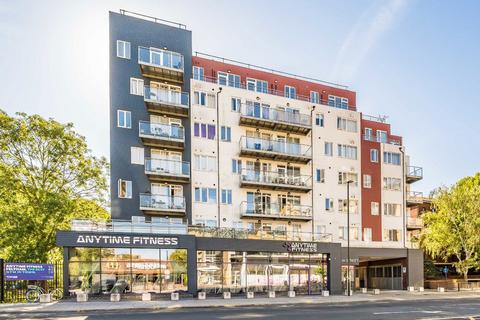 2 bedroom flat to rent, High Street, Feltham TW13