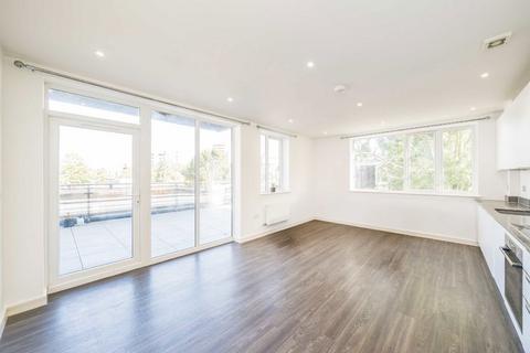 2 bedroom flat to rent, High Street, Feltham TW13
