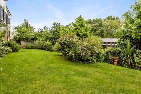 1 bedroom apartment for sale, Tythe Court, 141 White Hart Lane, Collier Row, Romford, Essex, RM7 8LZ