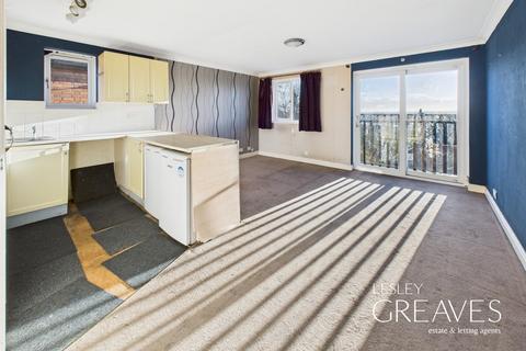 1 bedroom maisonette for sale, 1 Douglas Court Douglas Avenue