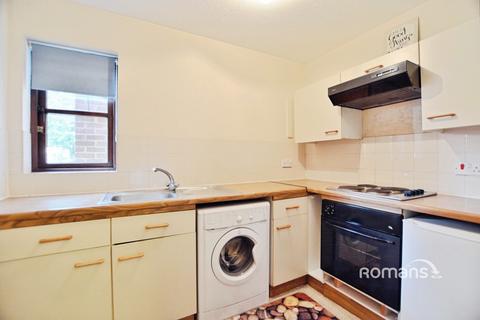 Studio to rent, Newcourt, Uxbridge, UB8