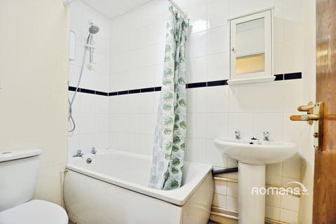 Studio to rent, Newcourt, Uxbridge, UB8