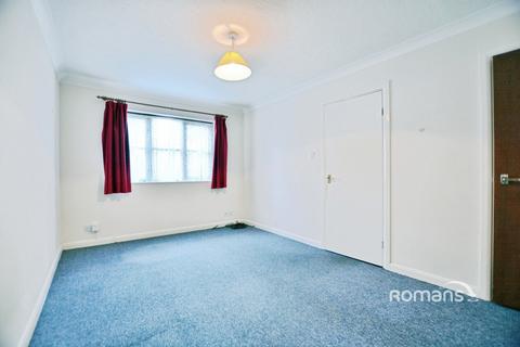 Studio to rent, Newcourt, Uxbridge, UB8