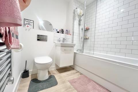 2 bedroom apartment to rent, Griffiths Close, Birmingham, B12