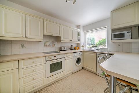 2 bedroom flat for sale, Bridgewater Road, Weybridge, KT13