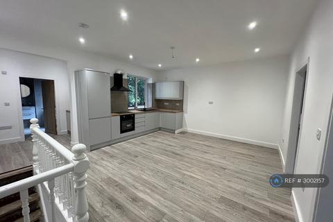2 bedroom flat to rent, Mere Lane, Rochdale, OL11