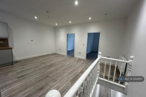 2 bedroom flat to rent, Mere Lane, Rochdale, OL11