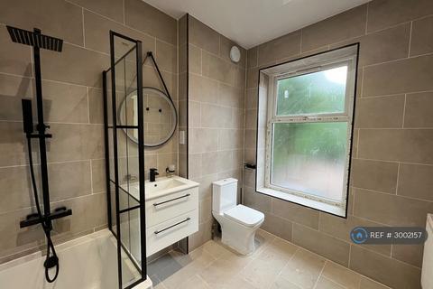 2 bedroom flat to rent, Mere Lane, Rochdale, OL11