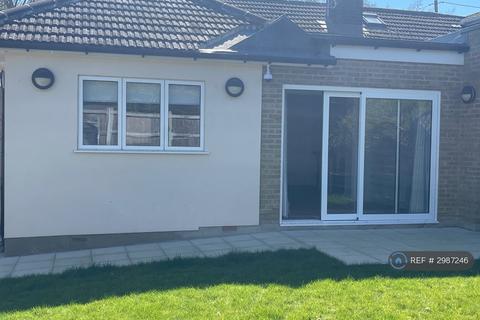 3 bedroom bungalow to rent, Hatch Road, Brentwood, CM15