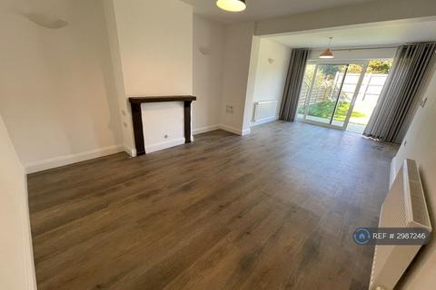 3 bedroom bungalow to rent, Hatch Road, Brentwood, CM15
