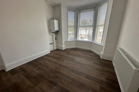 Studio to rent, Lipson Road/Alexandra Road Plymouth:  Large self contained studio flat for single person