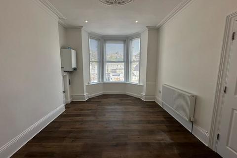 Studio to rent, Lipson Road/Alexandra Road Plymouth:  Large self contained studio flat for single person