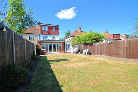 5 bedroom semi-detached house for sale, Moat Drive, Harrow