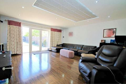 5 bedroom semi-detached house for sale, Moat Drive, Harrow