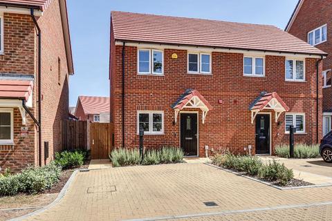 Fisher Close, Warlingham, Surrey, CR6 9FR