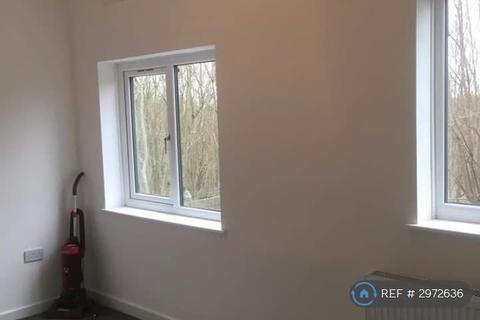 1 bedroom in a house share to rent, Grimshaw Lane, Manchester, M24