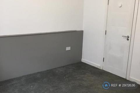 1 bedroom in a house share to rent, Grimshaw Lane, Manchester, M24