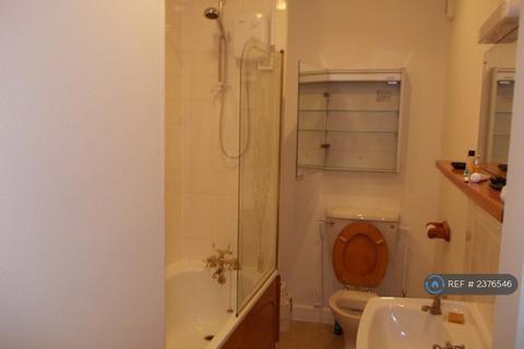 2 bedroom flat to rent, Sydney Place, Bath, BA2