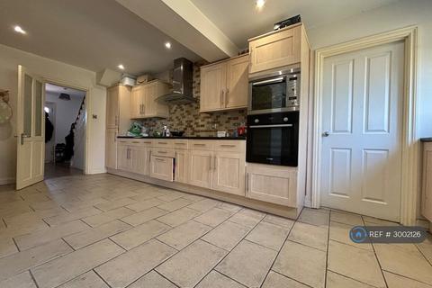 3 bedroom semi-detached house to rent, Morello Avenue, Uxbridge, UB8