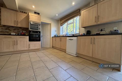 3 bedroom semi-detached house to rent, Morello Avenue, Uxbridge, UB8