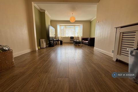 3 bedroom semi-detached house to rent, Morello Avenue, Uxbridge, UB8