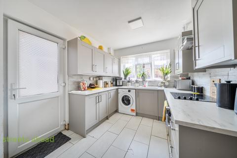 3 bedroom semi-detached house for sale, Chaucer Green, Croydon, CR0