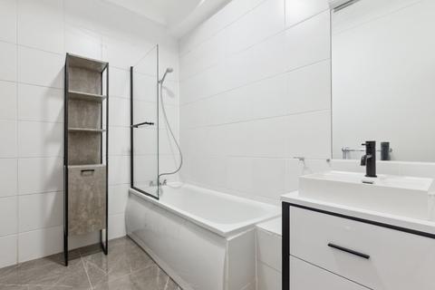 Studio to rent, Hallam Street, London W1W