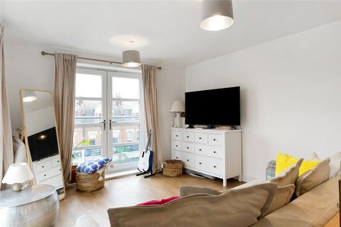 2 bedroom flat to rent, Heath Road, Twickenham, TW1