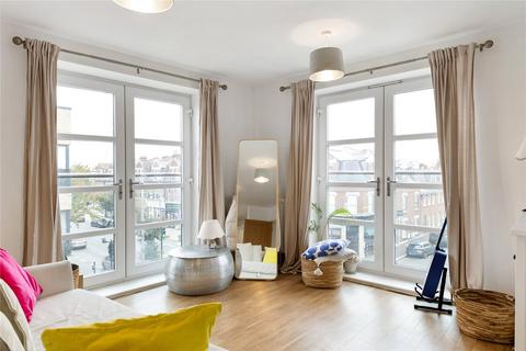 2 bedroom flat to rent, Heath Road, Twickenham, TW1